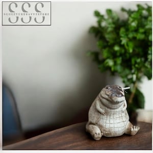 Ceramic Alligator Tea Pet: Hand-Painted Crocodile Figurine