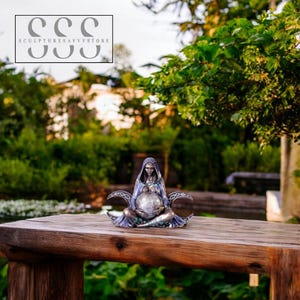 Gaia Mother Earth Statue – Resin Garden & Patio Decor