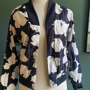 90s reversible bomber jacket in black and white floral print size small
