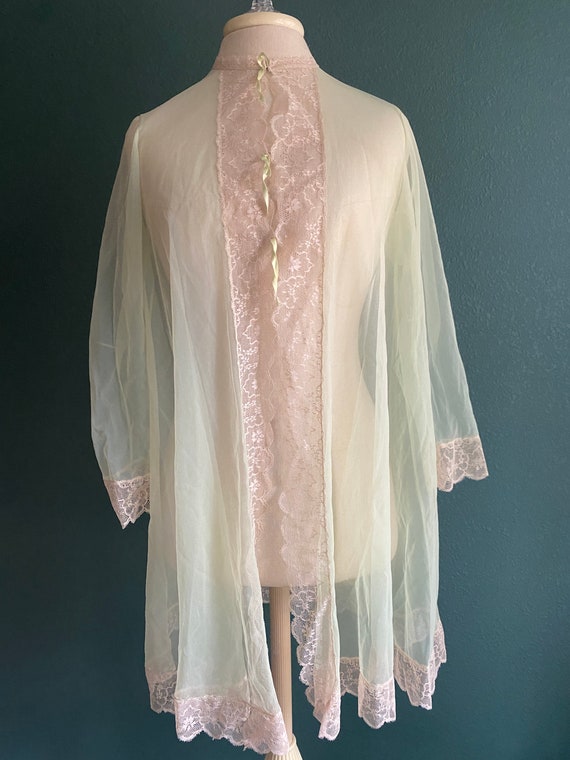 Vintage night gown / lace gown / 1950’s gown / lin