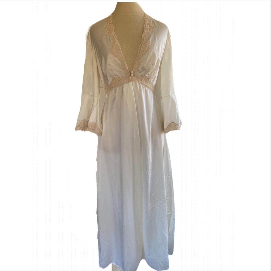 Bell Ringing Robe 1970โs Bell Sleeve Dressing Robe / Nightgown / Lingerie - Etsy