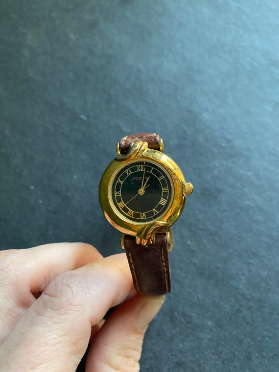 Vintage Womens Fossil watch Gold watch leather ban