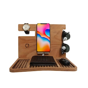 Organizador de escritorio de madera personalizado para papá: base para teléfono, billetera y soporte para reloj. Regalo para el Día del Padre.