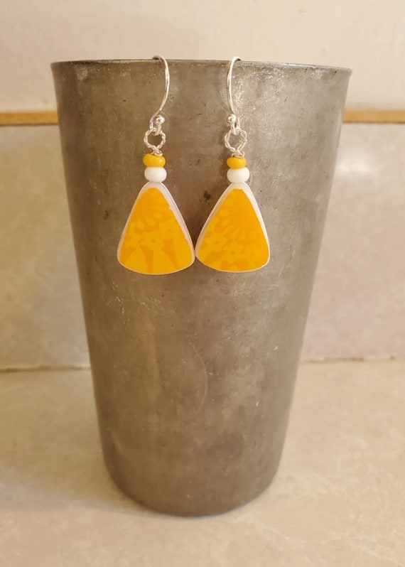 Upcycled Daisy Pyrex Earrings - image 1