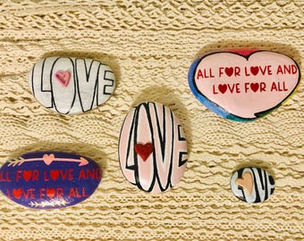 Piedras pintadas a mano, juego de 5, decoración, inspiradas en el amor, piedras pintadas