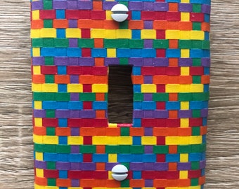 Cubierta de interruptor de luz con tejido de papel filigranado de arcoíris / Hecha a mano