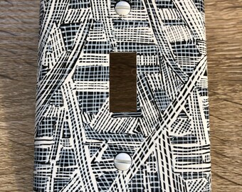 Placa de interruptor de palanca simple en blanco y negro, dibujada a mano