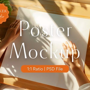 Poster Mockup mit Person Vertikales Poster Mockup 1x1 quadratisches Papier Mockup mit Person Rahmen Mockup für Wandkunst PSD Photoshop Mockup Vorlage