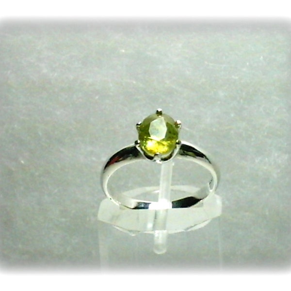Pietra preziosa di genuino sfene Argentium Silver Ring