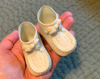 Vintage doll shoes white squishy soft flat feet, booties