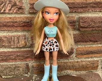 princess polly baby blue dress Anyone know what doll this is? ☺️ Got her from a friend who put random  different clothes on her and said it wasn't Cloe, but we didn't know who it  is or