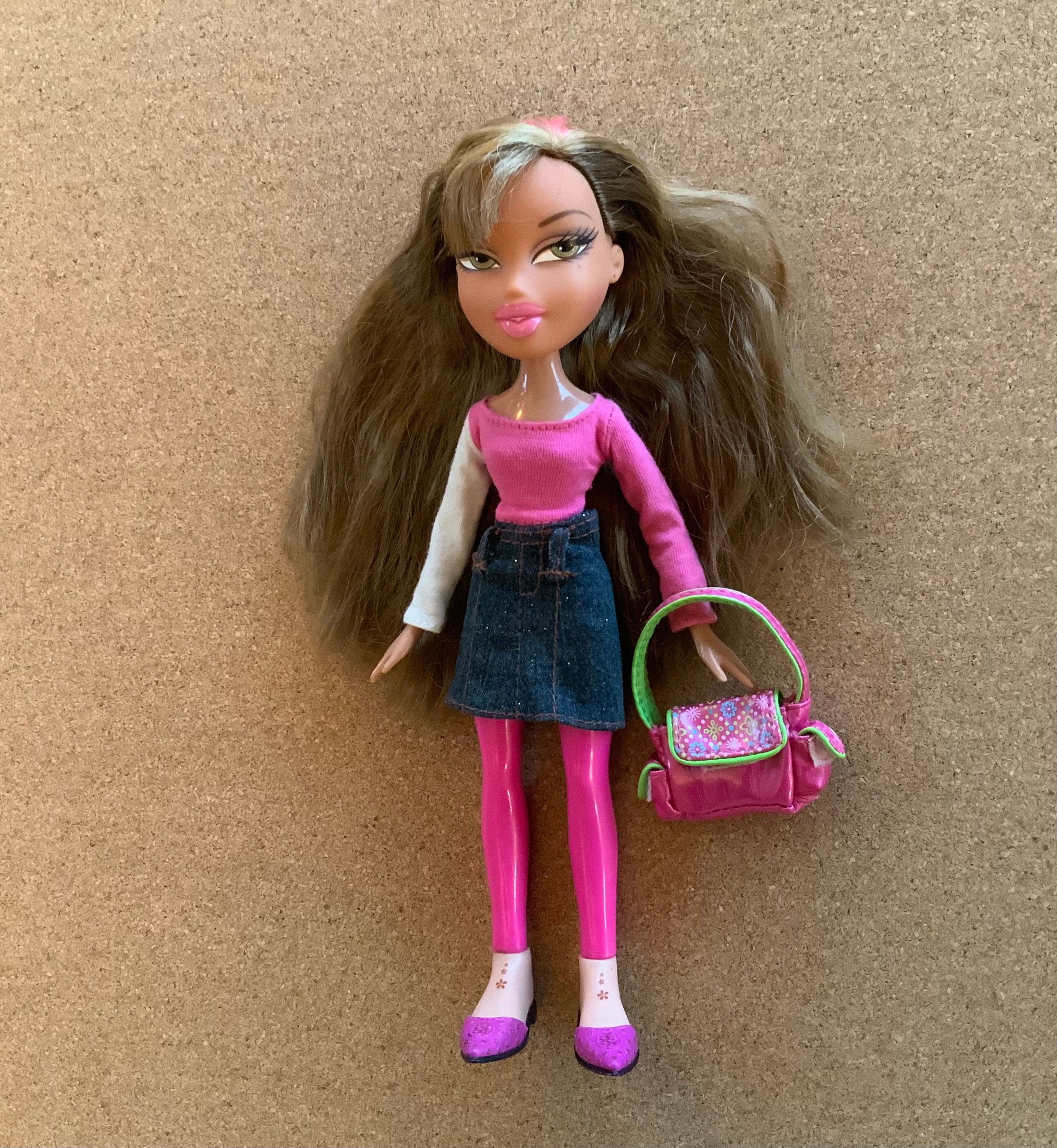 Bratz Magic Hair Color Fianna Doll COMPLETE w/ outfit Pink