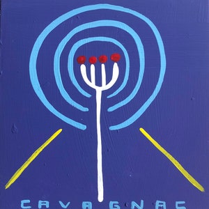 Op de afbeelding: Een abstract schilderij in blauw en wit met een witte stengel en rode cirkels aan de bovenkant. De achtergrond is diepblauw. Het schilderij is onderaan gesigneerd met "CAVAGNAC".