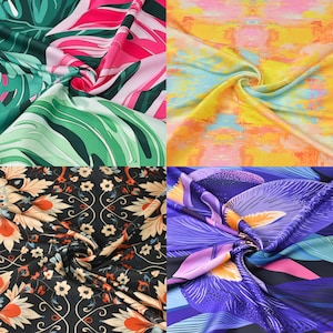 Op de afbeelding: Een collage van vier zijden sjaals met levendige patronen. E&eacute;n heeft grote groene en roze tropische bladeren, een andere heeft een abstract geel en oranje ontwerp, een derde toont een bloemenpatroon op een zwarte achtergrond en de laatste een paars bloemenontwerp.