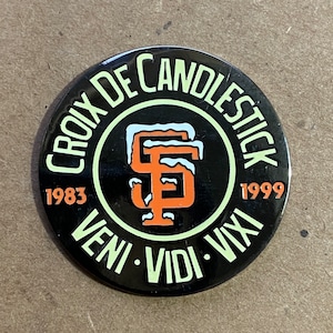 Pin de esmalte de la Cruz del Candelero