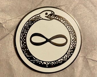 Ouroboros emaljnål