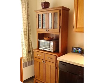 The Buffet at Buffet Cottage Hutch with Wood Top and Oak