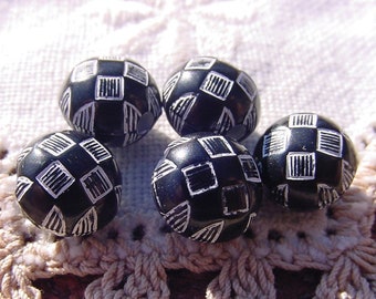 Black White Mod Graphic FUN Vintage Lucite Beads