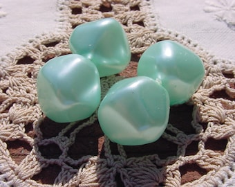 Mint Julep Verde Pastel Perla Pepitas Barrocas Cuentas de Lucita Vintage