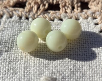 UV Reactive Blacklight Glow Vaseline Glass 6mm Druks Vintage Czech Glass Beads