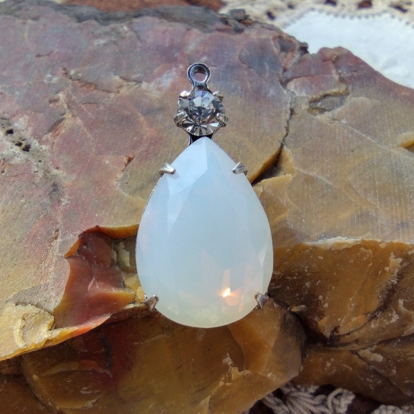 Milky Opal Opalescent Teardrop Swarovski Set Pendant Vintage Bead Jewelry Component