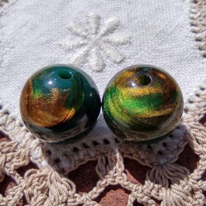 Mystic Earth Swirls Golden Green FOCAL Vintage Lucite Beads