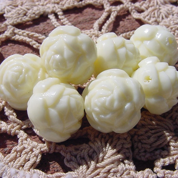 Palest Ivory Cream Roses Vintage Lucite Beads