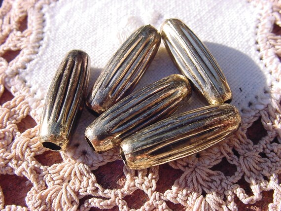 Ebony Golden Glitter Fluted Vintage Lucite Tire Beads