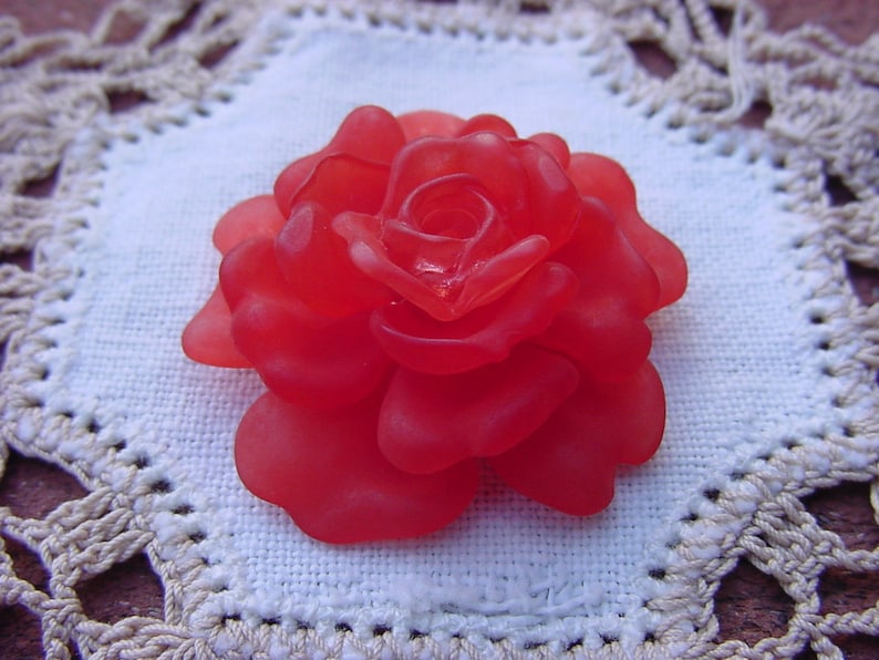 Flame Red Rose Detailed Vintage Lucite Bead Pendant