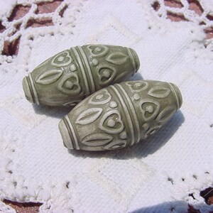 Khaki Desert Green Matte Sage Green Etched Large Tribal Vintage Lucite Beads