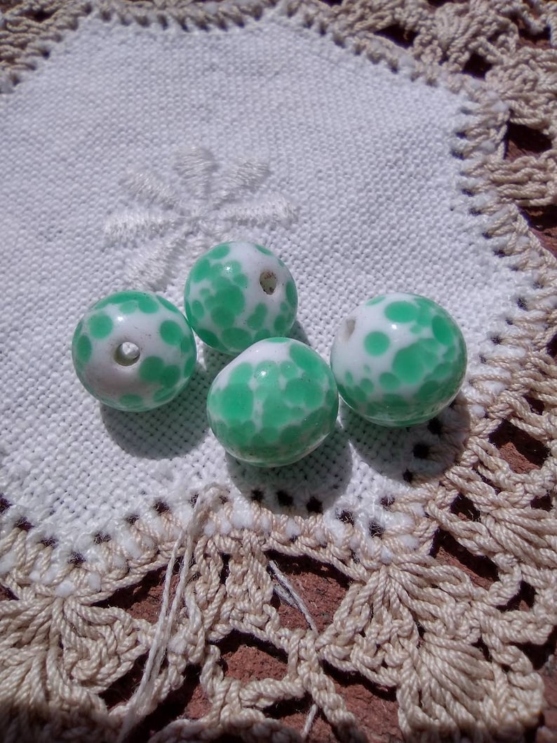 Cuentas de vidrio de lampwork japonés vintage de 10 mm con manchas verdes de jade jadeíta imagen 6