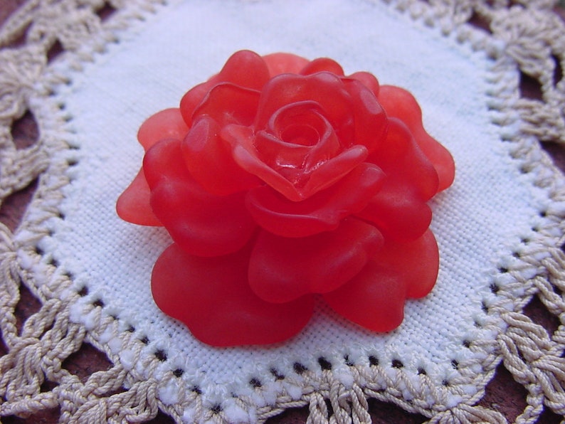 Flame Red Rose Detailed Vintage Lucite Bead Pendant