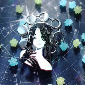 Oryginał | Przypinka emaliowana w świetle księżyca | Kolekcja banerów Alumeire