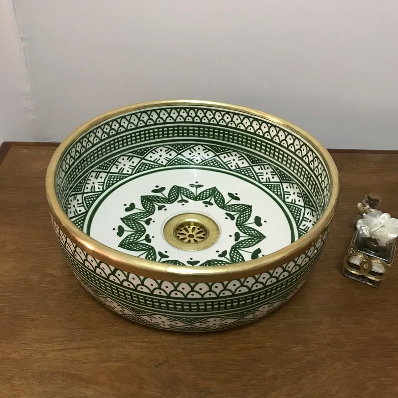 Lavabo marocain vert avec rebord en laiton élégant, décoration de salle de bain, éviers artisanaux image 1