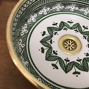 Lavabo marocain vert avec rebord en laiton élégant, décoration de salle de bain, éviers artisanaux image 9