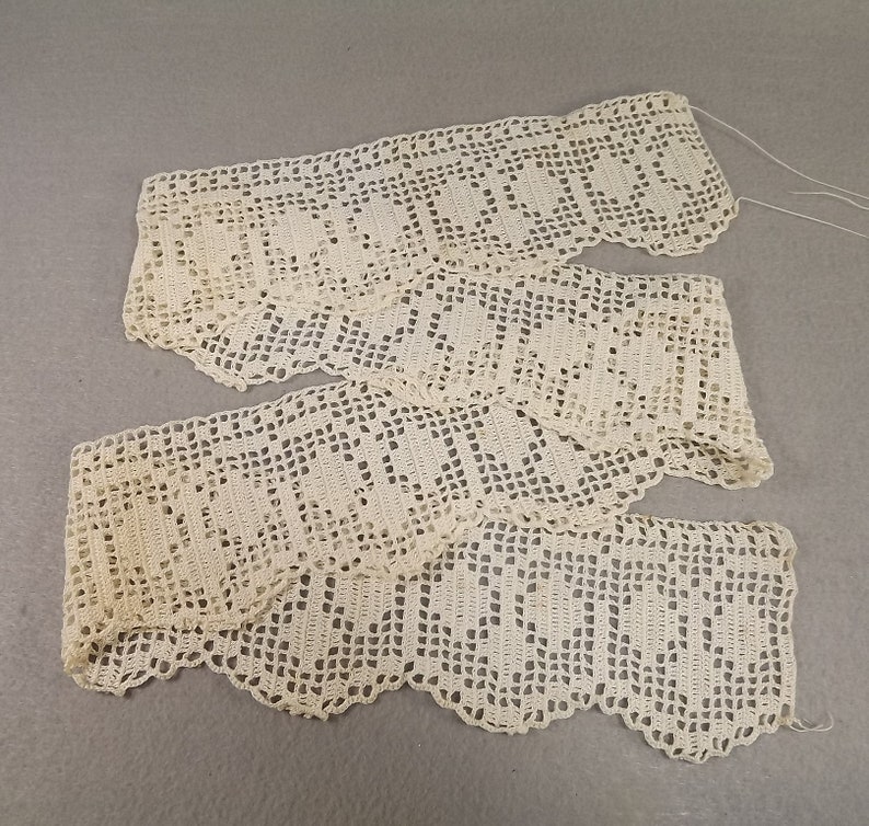 Crochet Lace Edging Scalloped Edge Off White 41 inches long x 3-38 inches wide