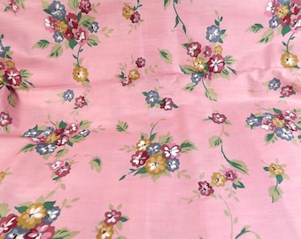 Tessuto di cotone lucido vintage, fiori casuali su sfondo rosa, Yardage BTY, 45 pollici di larghezza, senza marchio