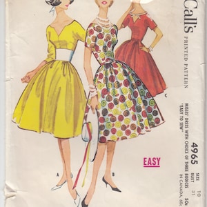 Peut inclure: Patron de couture vintage McCall's pour une robe avec trois options de corsage. Le patron est pour la taille 10, tour de poitrine 79 cm, et est étiqueté "Facile à coudre".