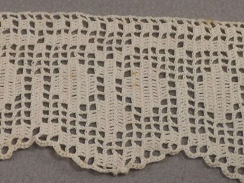 Crochet Lace Edging Scalloped Edge Off White 41 inches long x 3-38 inches wide