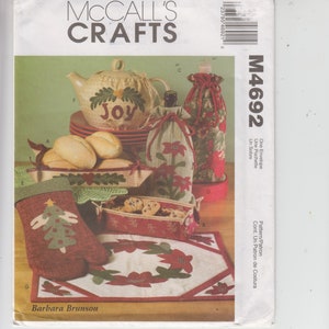 McCall's 4692 kerstcadeau-ideeën, naaipatroon voor dienbladen, flessentassen, keukenhandschoen, theepot gezellig, placemat, ongesneden