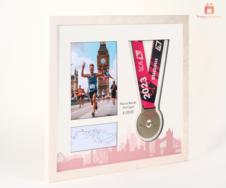 Cadre de présentation commémoratif de luxe pour le marathon de Londres 2021-2024 pour une médaille et une photo. Présentez vos réalisations et voyez les deux côtés de la médaille image 2