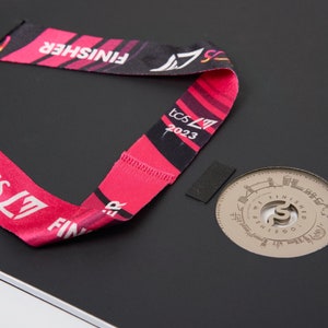 Cornice commemorativa deluxe della maratona di Londra 2021-2024 per medaglia e foto. Metti in mostra i tuoi risultati e guarda entrambi i lati della medaglia immagine 8