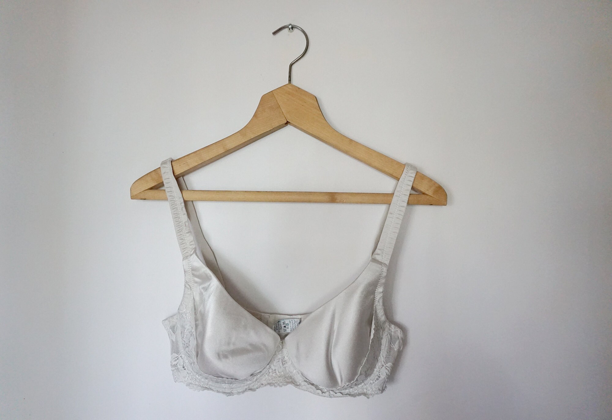 vintage 1980's white push-up lace bra