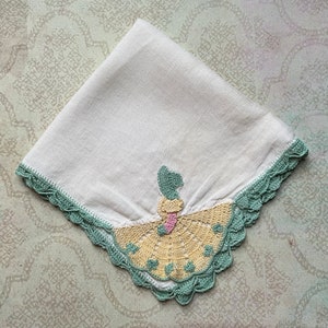 Vintage White Cotton Handkerchief with Crochet Sunbonnet GIrl with Yellow Dress Inset and Green Crochet Lace Edge, Sweet Ladies Hankie