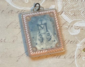 Vintage Lenticular Flicker Pendant Miraculous Medal in Pink Plastic Case, Regina Sine Labe Originali Concepta