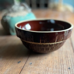 Vintage Yellow Ware Bowl, Brown Glazed with Decorative Pattern, On Base USA 71, Medium Pottery Bowl, Great Farmhouse Decor, Kitchen Decor