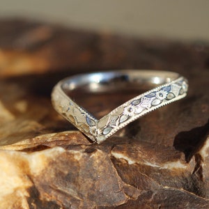 Anillo en V* Plata de ley maciza * Anillo apilable midi