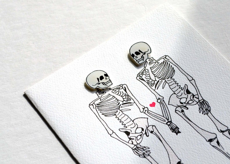 Skeletons in Love Let/'s Bone