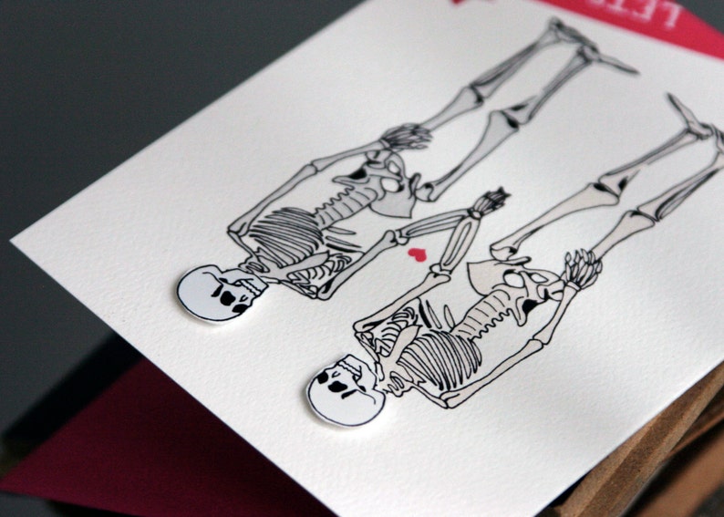 Skeletons in Love Let/'s Bone
