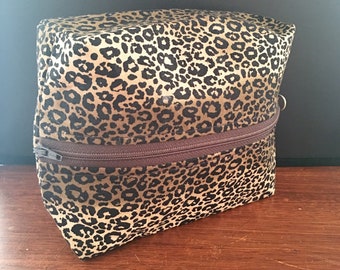 Make-up bag, cosmetic bag, clutch, cheetah-print make-up bag